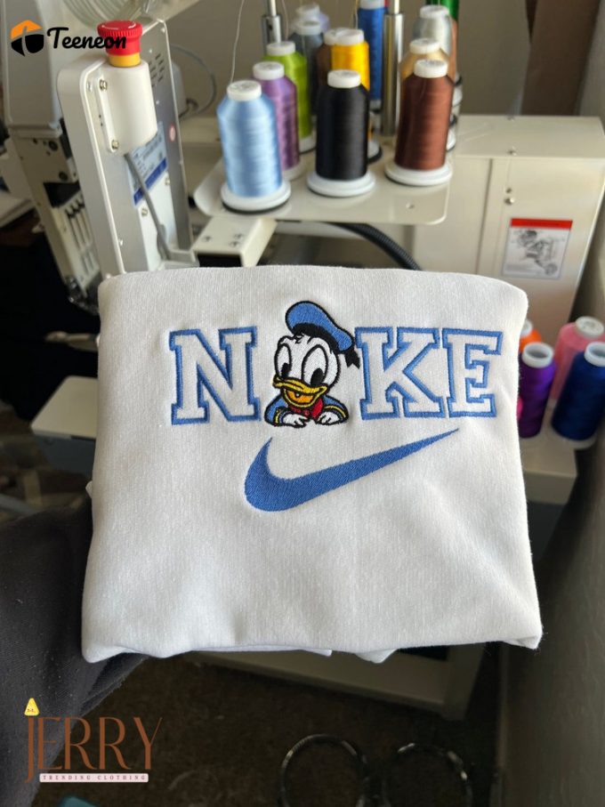 Donald Duck Disney Nike Embroidered Sweatshirt 1