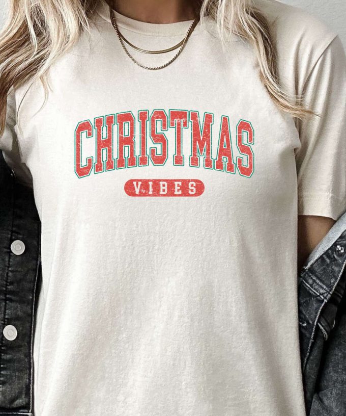 Retro Christmas Vibes Tshirt, Womens Christmas Shirt, Christmas Gift For Her, Retro Holiday Shirt, Merry Christmas Tee Shirt 2