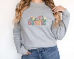 Retro Floral Auntie Sweatshirt, Mama Floral Sweater, Mom Sweat for Mom for Mother’s Day, Mama Sweatshirt, Sweater for Mom for Mother’s Day