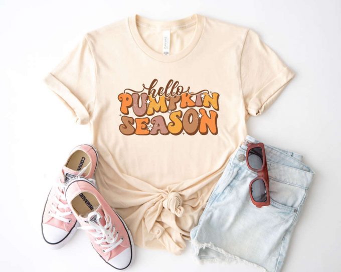 Thanksgiving T-Shirt: Funny Fall Shirt With Pumpkin Season Vibes Grateful And Thankful Peace Sign – Positive Vibe Shirt