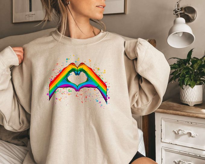 Rainbow Heart Hands Sweatshirt, Love Is Love Sweater, Rainbow Sweat Retro, Lgbt Sweater, Equality Sweater, Pride Sweater, Gay Pride Sweat 2