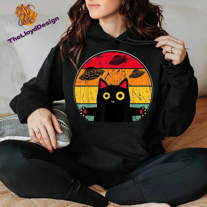 Vintage Galaxy Cat T-Shirt: Retro Spaceship Alien Ufo Shirt Unisex Cat Lover Funny Meme Tee 3