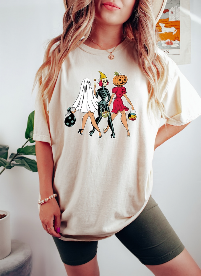 Spooktacular Retro Halloween Ghouls Shirt - Vintage Style Costume Tee For A Hauntingly Good Time! 2