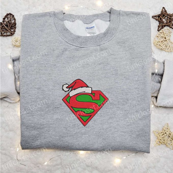 Superman Logo Christmas Hat Embroidered Shirt &Amp; Hoodie: The Perfect Family Gift! 2