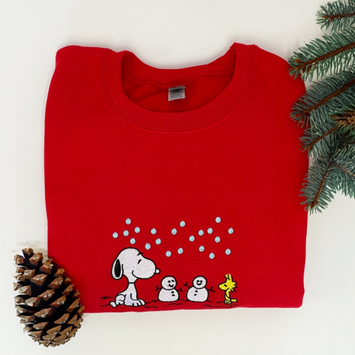 Cozy Snoopy Christmas Sweatshirt with Festive Embroidery – Perfect Holiday Gift!