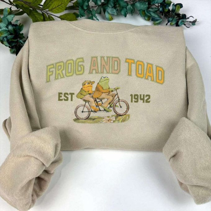 Frog And Toad Print Sweatshirt: Vintage Classic Book Shirt Retro Frog D Gift For Men Women – Perfect Gift For Men And Women