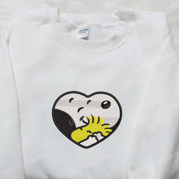 Snoopy &Amp; Woodstock Heart Shirt &Amp; Peanuts Cartoon Hoodie: Perfect Family Gifts