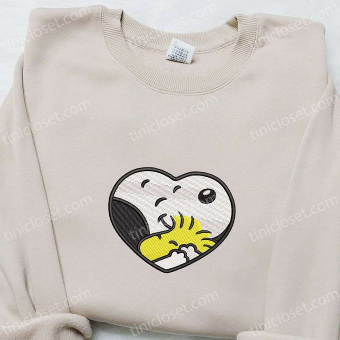 Snoopy &Amp; Woodstock Heart Shirt &Amp; Peanuts Cartoon Hoodie: Perfect Family Gifts