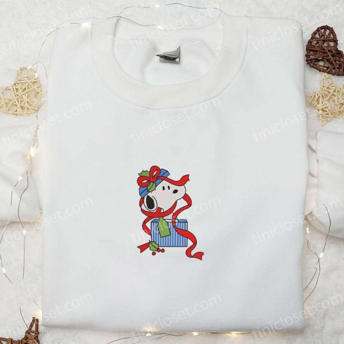 Snoopy Christmas Gift Box Shirt &Amp; Peanuts Cartoon Hoodie: B Gift For Men Women Family Christmas Gifts